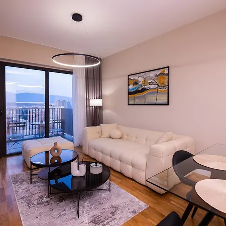 Daire Cloud Nine Living 2br Luxury - Center - Free Parking Üsküp